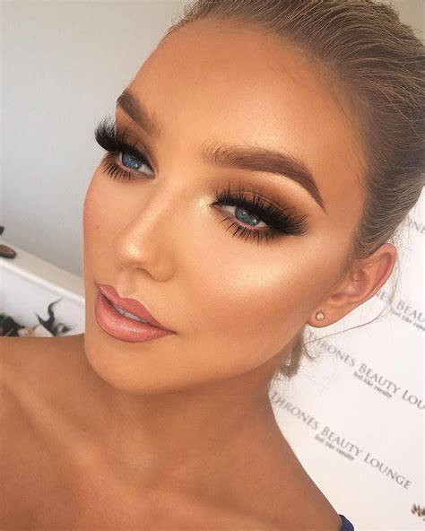 dramatic glam makeup for blondes.